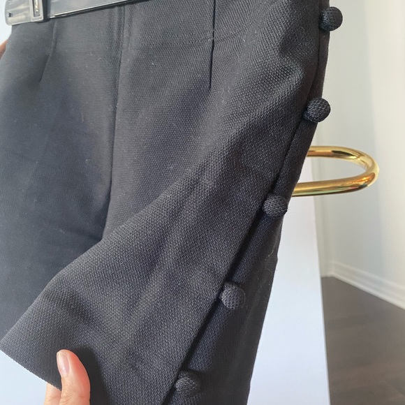 Ladies Club Monaco shorts size 2! Like new - Picture 2 of 3